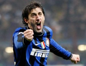 Diego Milito gör ett mål var 90e minut!