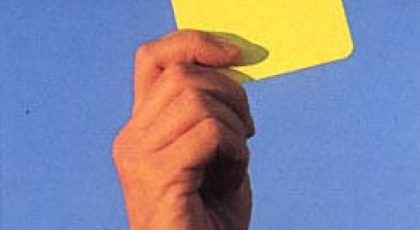 Samuel riskerar att missa nästa match vid gult kort