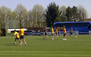 Genoa tränar på träningscentret “Giacinto Fachetti” inför Milan