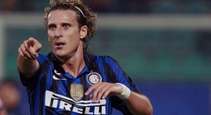 Diego Forlan stannar