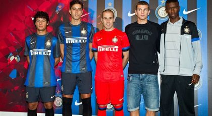 Bilder från den officella presentationen av de nya matchtröjorna