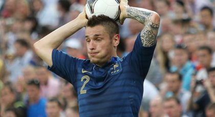 Debuchy till Newcastle inte längre lika säkert