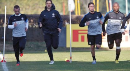 Mudingayi and Sneijder back with the squad