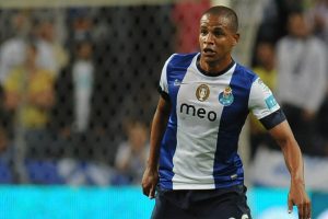 Official: Fernando joins Manchester City