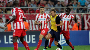 Atleticos-Alessio-Cerci-is-challenged-by-Olympiakos-Omar-Elabdellaoui-for-the-ball-