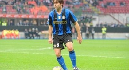 Maxwell hugs Mancini before coming on