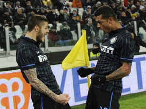 Inter Milan's Icardi celebrates with his team mate Guarin after scoring against Juventus during their Italian Serie A soccer match in Turin
