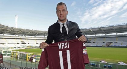 Maxi Lopez Makes Ugly Gesture to Fans