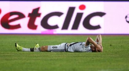 Duda hit by stone: match suspended