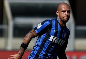 VERONA, ITALY - SEPTEMBER 20:  Felipe Melo of FC Internazionale in action during the Serie A match between AC Chievo Verona and FC Internazionale Milano at Stadio Marc'Antonio Bentegodi on September 20, 2015 in Verona, Italy.  (Photo by Claudio Villa - Inter/Inter via Getty Images)