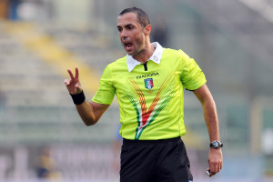 PARMA, ITALY - OCTOBER 30:  Referee Marco Guida gestures during the Serie A match between Parma FC and AC Cesena at Stadio Ennio Tardini on October 30, 2011 in Parma, Italy.  (Photo by Valerio Pennicino/Getty Images)