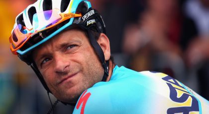 Inter wore black armbands in honor of Michele Scarponi