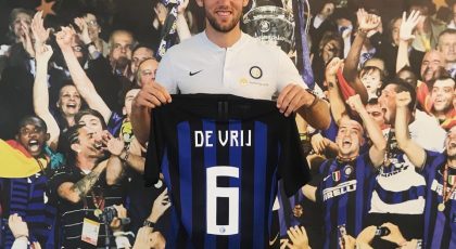 Stefan De Vrij Gifts F1 Driver Verstappen An Inter Shirt