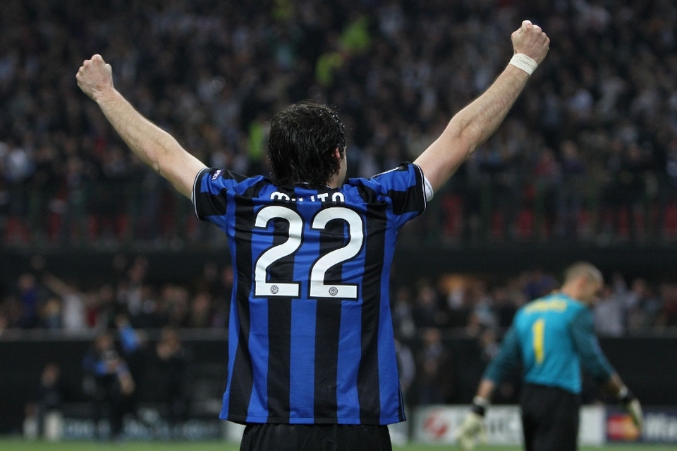 Photo – EA Sports Unveil Tifo Tribute To Inter Legend Diego Milito