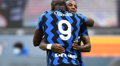 Photo – Ashley Young Enjoys Inter Teammates Piling Onto Romelu Lukaku: “Team Spirit, Rom…”