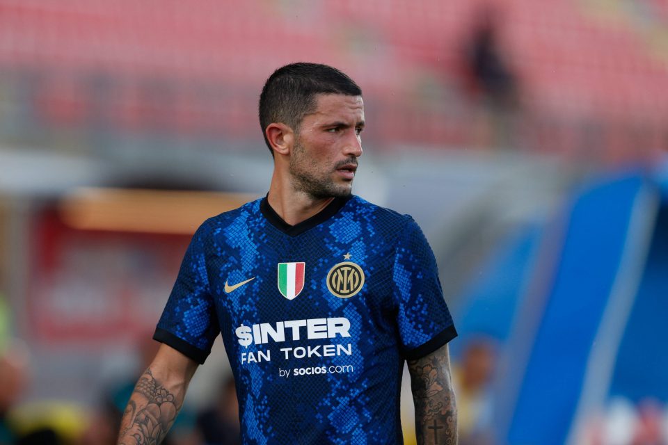 Stefano Sensi ed Edin Dzeko danno il via alla sfida dell’Inter contro la Sampdoria, media italiani