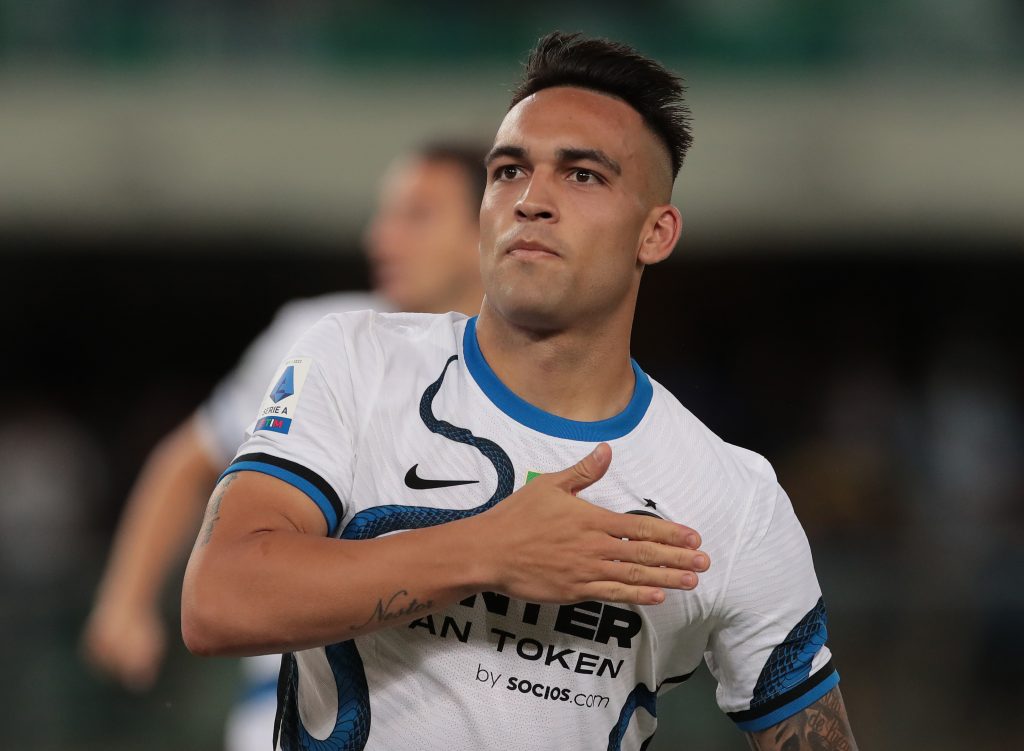 Photo – Inter Striker Lautaro Martinez Training: “Under The Rain”