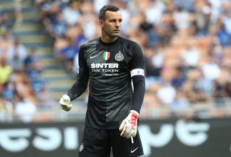 Photo – Inter Congratulate Captain Samir Handanovic On Equalling Roberto Mancini’s Record For 8th Most Appearances In Serie A