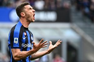 Photo – Inter Milan Wingback Robin Gosens Celebrates “Magical Night” To Reach Champions League Semifinals