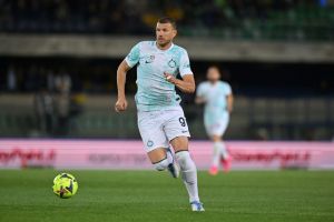Photo – Inter Milan Striker Edin Dzeko Celebrates Coppa Italia Win Vs Fiorentina: “Back To Back”