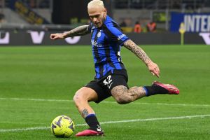 Photo – Inter Milan Wingback Federico Dimarco Celebrates Serie A Win Vs Atalanta: “An Emotional Year, You & Us San Siro”