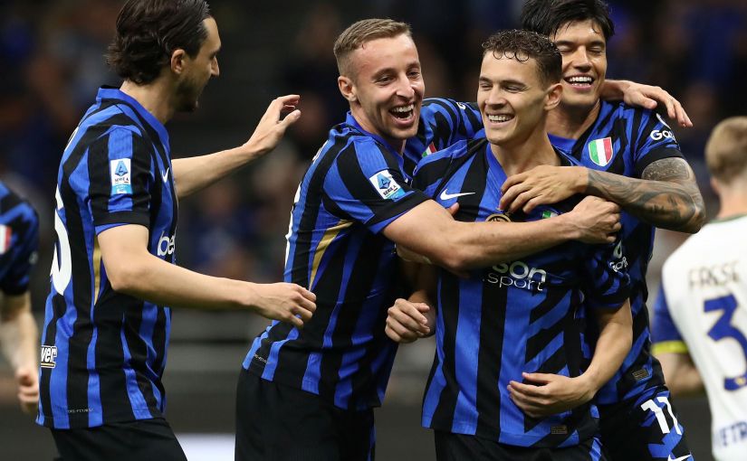 MILAN, ITALY - MAY 03: Kristjan Asllani of FC Internazionale with his team-mates Davide Frattesi and Joaquin Correa after scoring their team's first goal during the Serie A match between FC Internazionale and Hellas Verona FC at Stadio Giuseppe Meazza on May 03, 2025 in Milan, Italy. (Photo by Marco Luzzani/Getty Images)