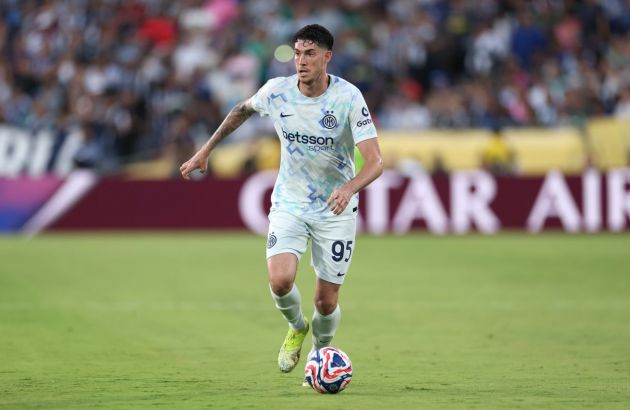 Report – Barcelona Must Offload Several First-Team Stars Before Pursuing Inter Milan Star Defender