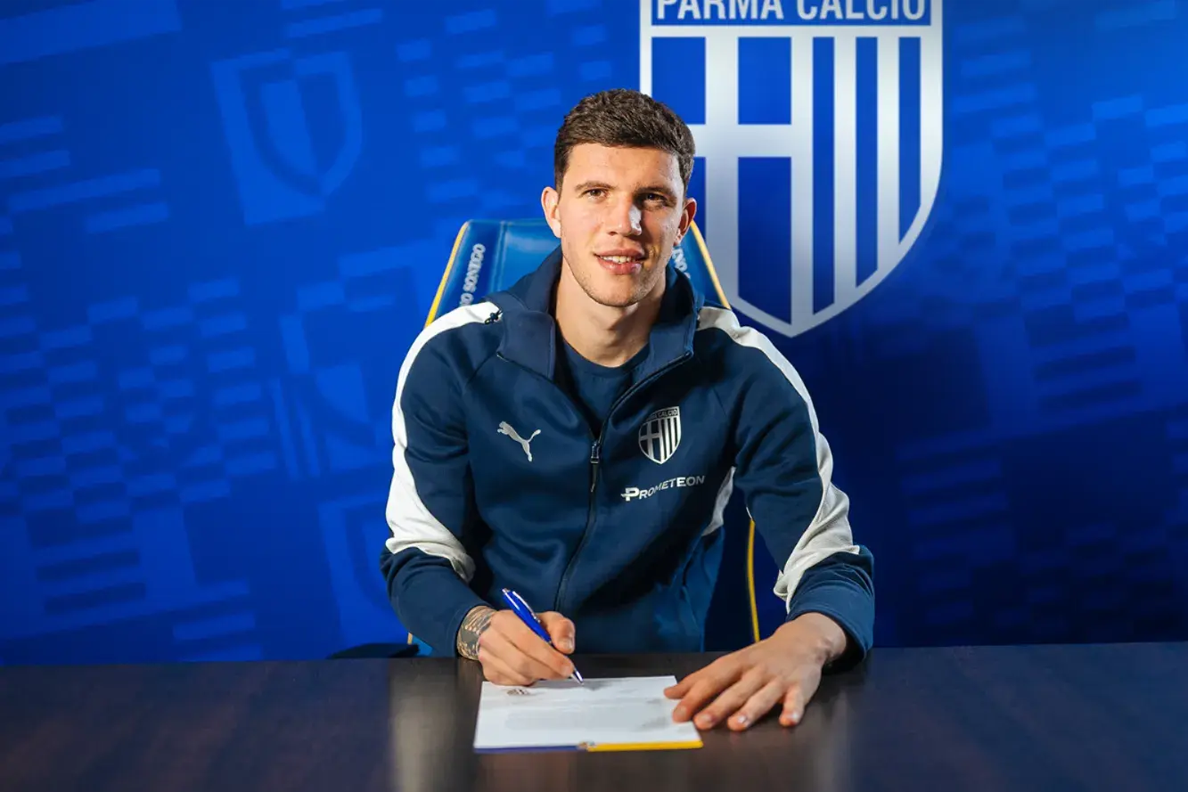 Franco Carboni signs a contract at Parma Calcio office.