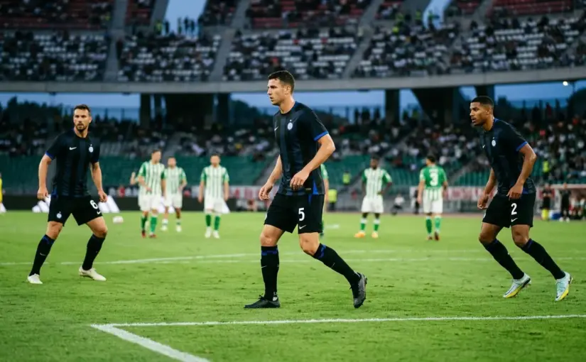 Inter Milan defenders hold a three-man shape ahead of the Real Betis friendly