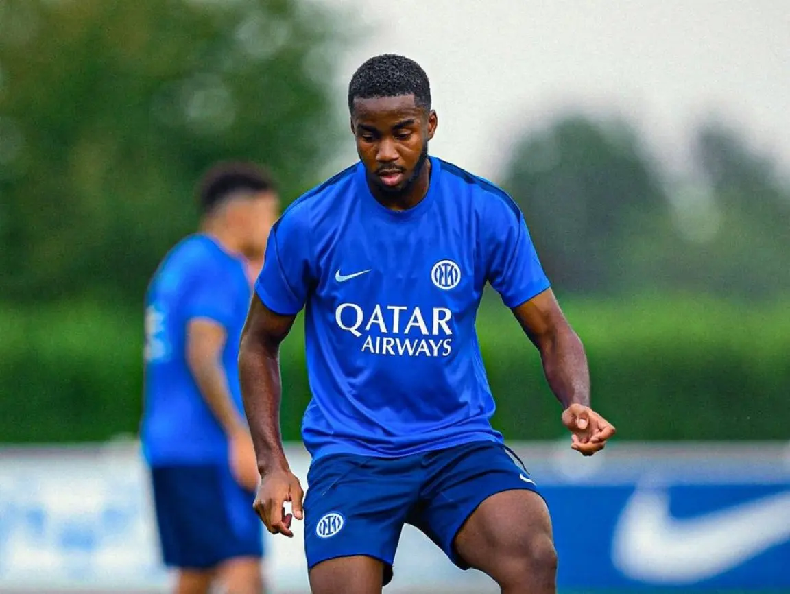 Yvan Maye wearing a blue Inter Milan training kit during a practice session