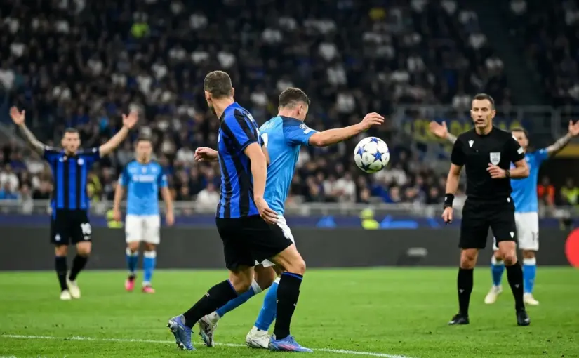 Ambiguous handball incident during a tense Inter versus Napoli match at San Siro