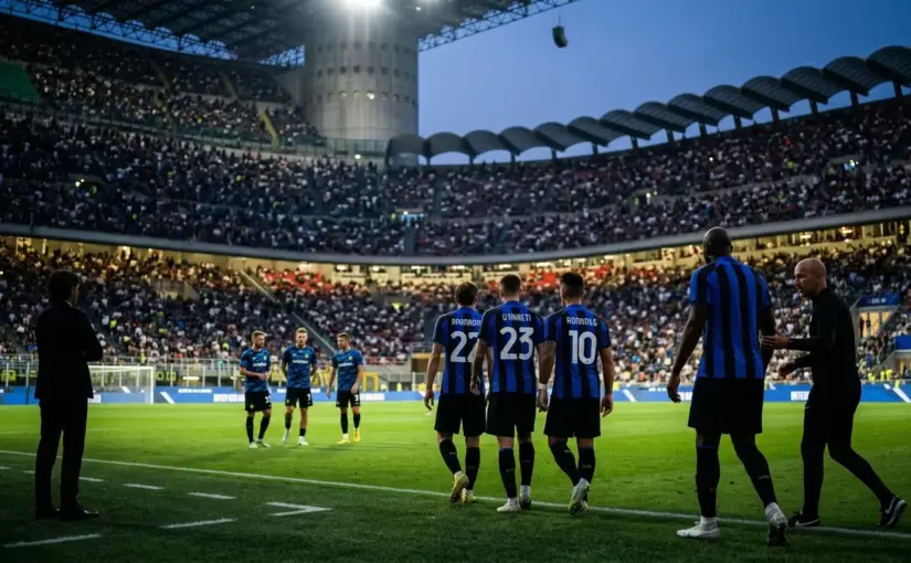 Inter players prepare under the San Siro floodlights as lineup decisions remain open for the Napoli match