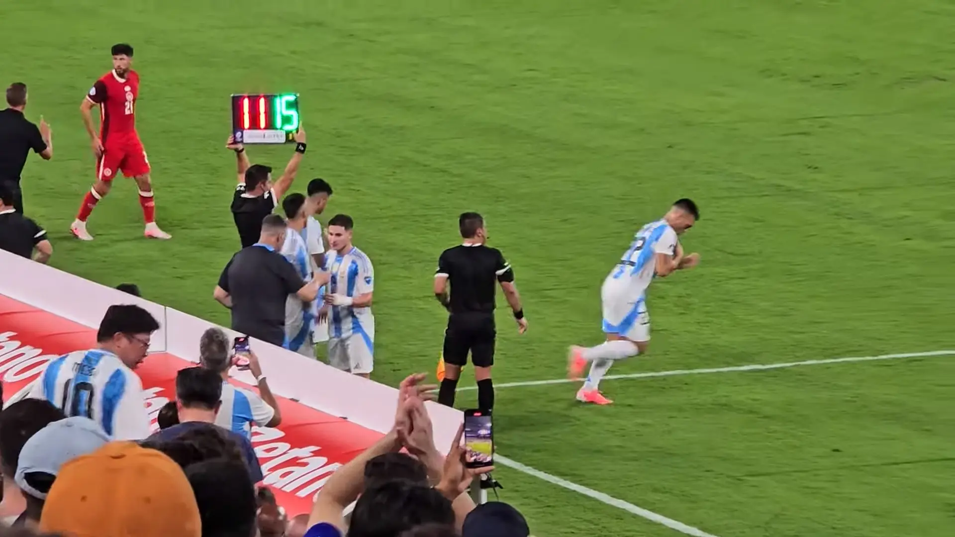 Lautaro Martínez enters the pitch during the Argentina vs Canada match on July 9, 2024.